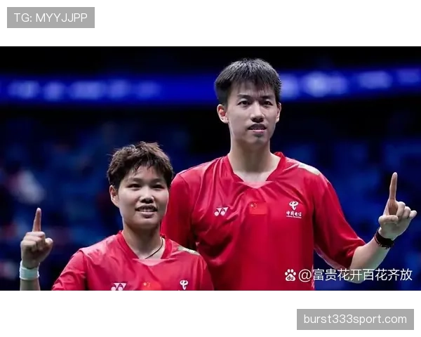 冯彦哲居然这么会享受，赛场上的他跟街头吃货判若两人？