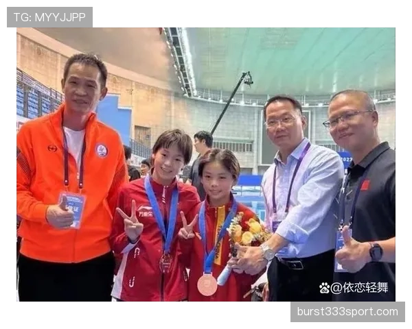 蒋林静训练完顺手买了块表，价格够我交十年房租